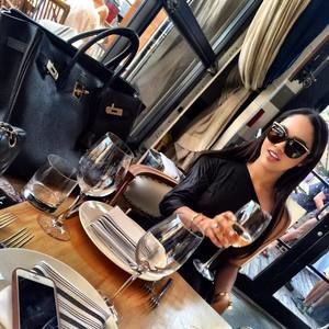 Meet your Posher, Aida